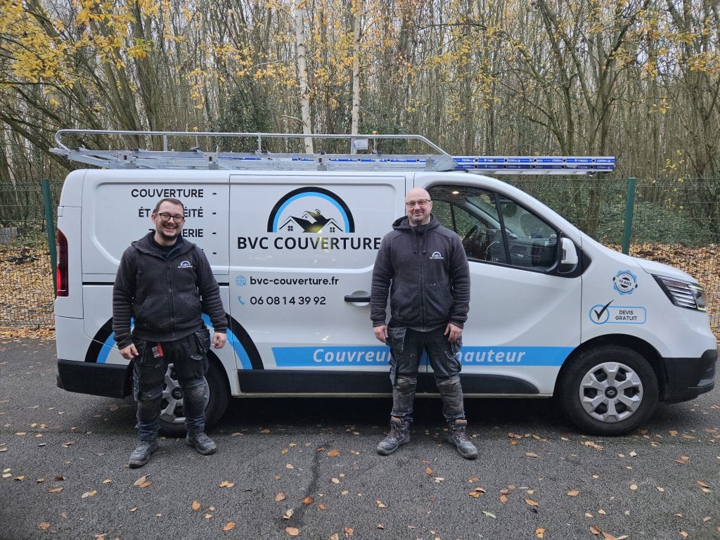 Alex et Andy, gérants de BVC couverture devant leur camionnette floquée